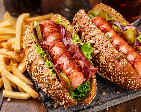Grilování na roštu Hot Dog — Stock fotografie