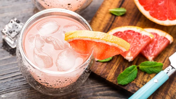 Grapefruit cocktail in a glass — Stock Photo, Image