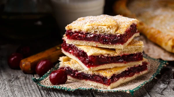 Homemade pie stuffed with cherries — Stock Photo, Image