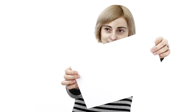 Mulher segurando um papel — Fotografia de Stock