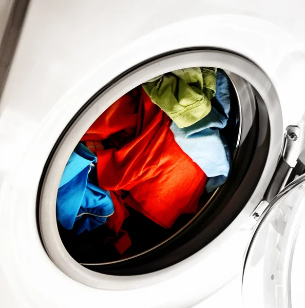 Kleidung in der Wäscherei — Stockfoto