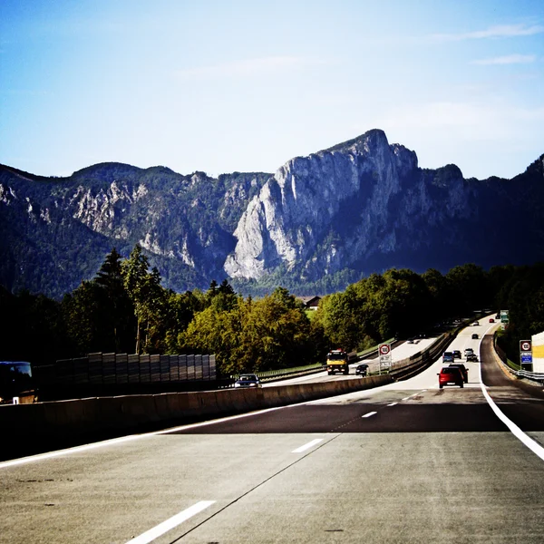 Coche en la carretera — Foto de Stock