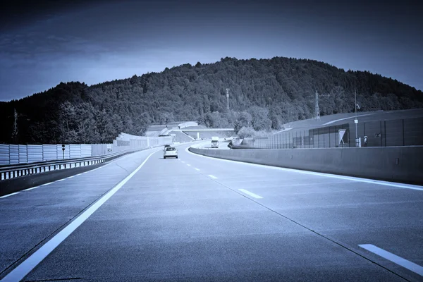 Coche en la carretera — Foto de Stock