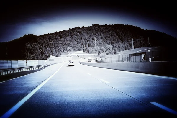 Coche en la carretera — Foto de Stock