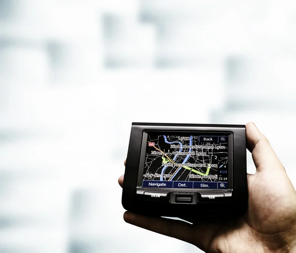 Gps in de hand van een man. — Stockfoto