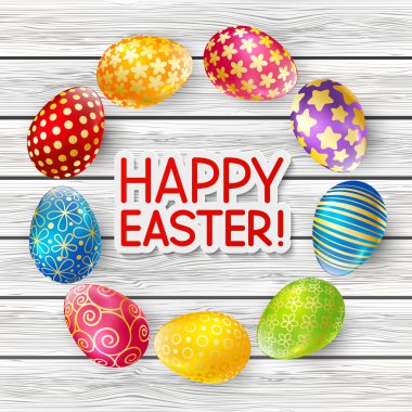 Ahşap arka planda paskalya yumurtaları
