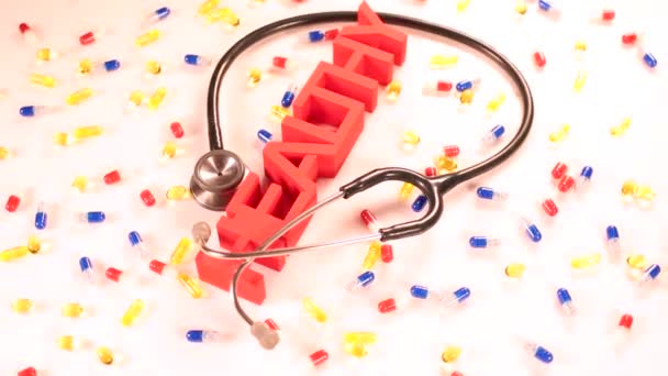 Sağlık stetoskop ve hapları işaretiyle — Stok video