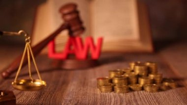 Adalet, tokmak ve hukuk kitabı ölçekler