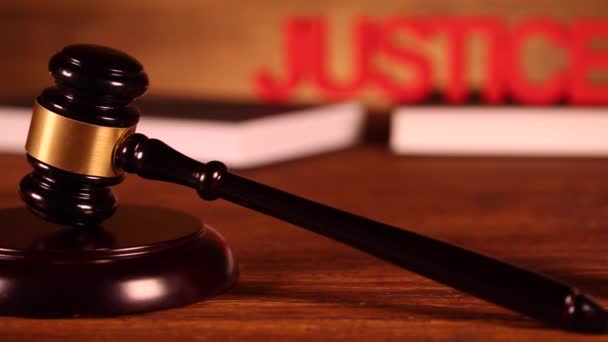 Derecho, código jurídico y escalas de justicia — Vídeos de Stock