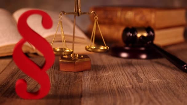 Código jurídico e escalas de justiça — Vídeo de Stock