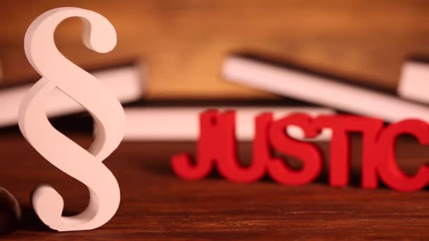 justitie concept met paragraaf teken — stockvideo © janpietruszka