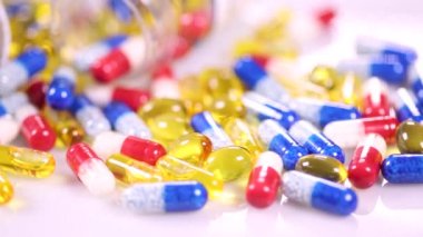 Çeşitli haplarla tıbbi geçmişi