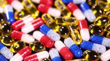 Çeşitli haplarla tıbbi geçmişi