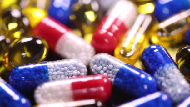 Pilules et capsules colorées — Video