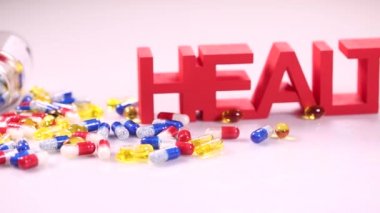 Renkli hapları ile sağlıklı işareti 