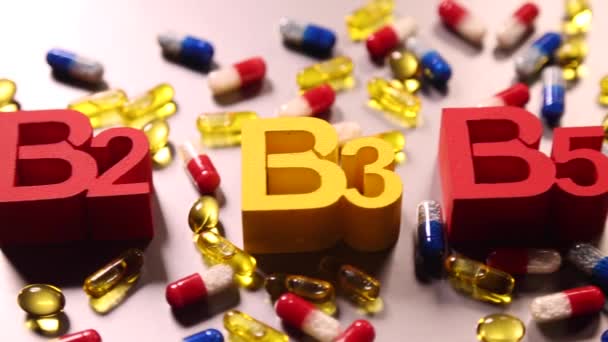 Concetto di vitamina, supplemento pillole — Video Stock