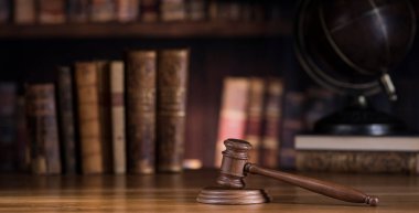 Tokmak, hukuk, kanunlar ve adalet kavramı.