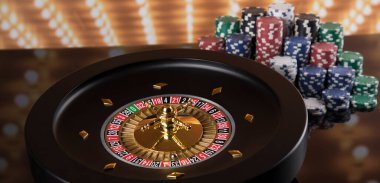 Kumar masasında poker fişleri, hareket halindeki rulet çarkı, kumarhane geçmişi