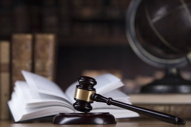 Yargıç Tokmak, hukuk kavramı.