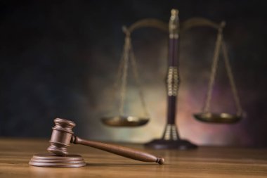 Gavel, hukuk teması, yargıç kavramı tokmağı.