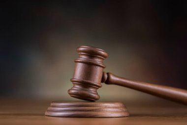 Tahta tokmak avukatı, adalet kavramı, hukuk sistemi kavramı.