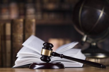 Yargıç Tokmak, hukuk kavramı.