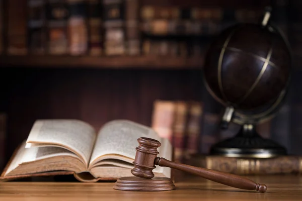 Mallet Wetboek Standbeeld Van Justitie Juridisch Concept — Stockfoto