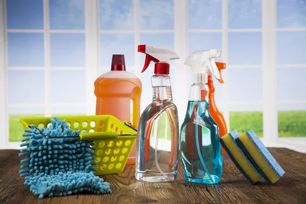 Reinigungsgeräte Und Fensterhintergrund — Stockfoto