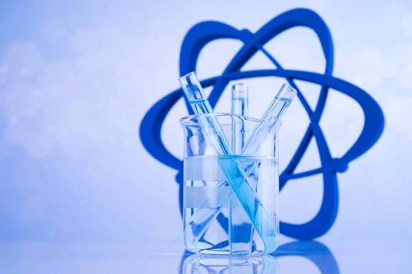 Atom Szkło Laboratoryjne Chemiczne Roślina Zmodyfikowana Genetycznie — Zdjęcie stockowe