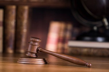 Yargıç Tokmak, hukuk kavramı.