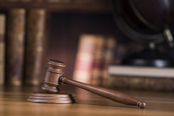 Судья молоток, понятие права