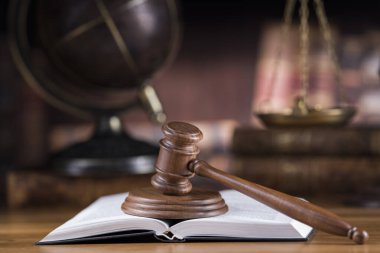Gavel, hukuk teması, yargıç kavramı tokmağı.