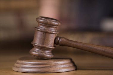 Tokmak, hukuk, kanunlar ve adalet kavramı.