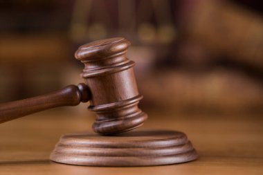 Hukuk teması, yargıç tokmağı, tahta tokmak, dünya geçmişi.