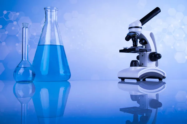 Mikroskop Gläser Laborbecher Wissenschaftliches Experiment — Stockfoto