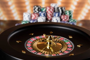 Kumarhane geçmişinde hareket halindeki rulet çarkı