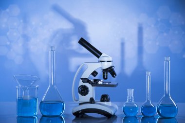 Cam eşyalar, laboratuvar şişeleri, bilim deneyi.