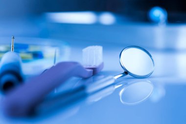 Diş aletleri, sağlık hizmetleri.