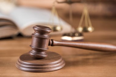 Hukuk teması, hakimin tokmağı.