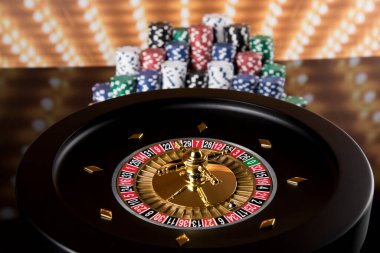 Kumarhane geçmişinde hareket halindeki rulet çarkı