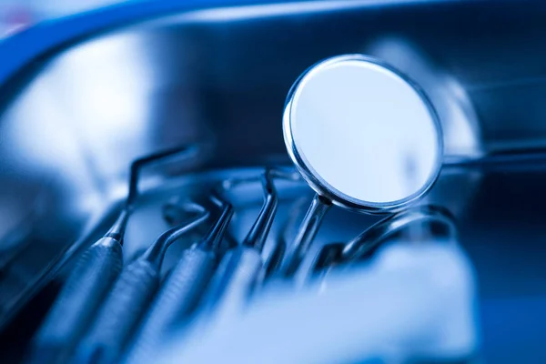 Matériel Dentiste Sur Fond Bleu — Photo