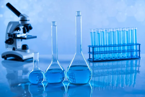 Mikroskop Gläser Laborbecher Wissenschaftliches Experiment — Stockfoto