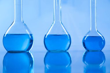 Laboratuvar ekipmanları, cam dolu arkaplan