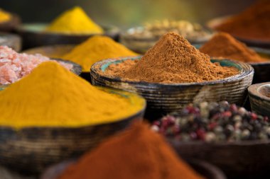 Aromatik baharatlar ve natürmort