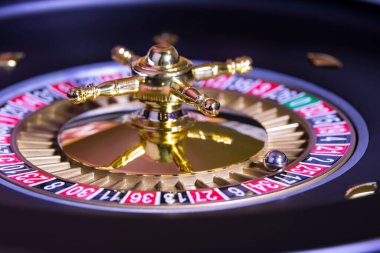 Kumarhanede rulet çarkı çalışıyor