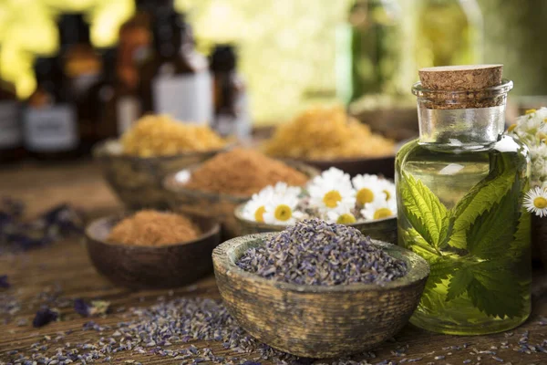 Natuurlijke Remedie Kruidengeneeskunde Houten Tafel Achtergrond — Stockfoto