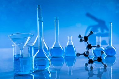 Laboratuvar ekipmanları, cam dolu arkaplan