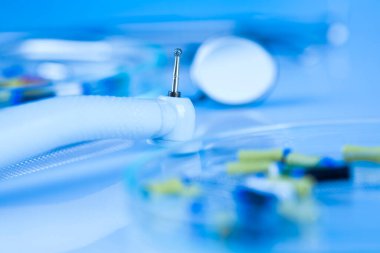 Diş hekimi, ekipman ayarlama araçları