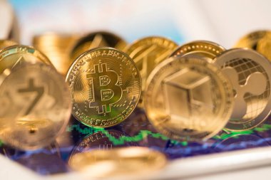 Kripto para birimi konsepti. Litecoin, etherium, bitcoin sanal para birimi arka planı