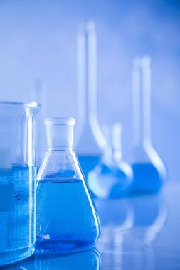 Laboratuvar ekipmanları, cam dolu arkaplan